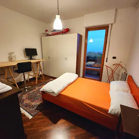 Stanza In Incantevole Con Camino Bari